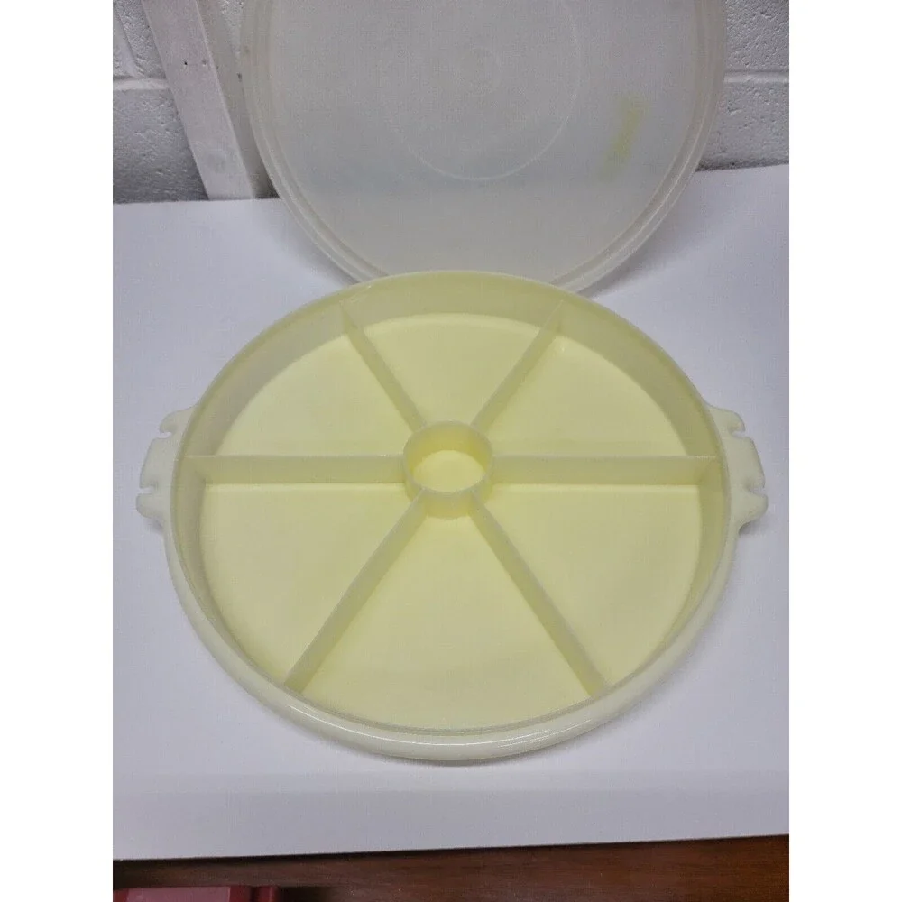 Tupperware Snack Server, 6 dividers. With cover. Food saver. Organizer